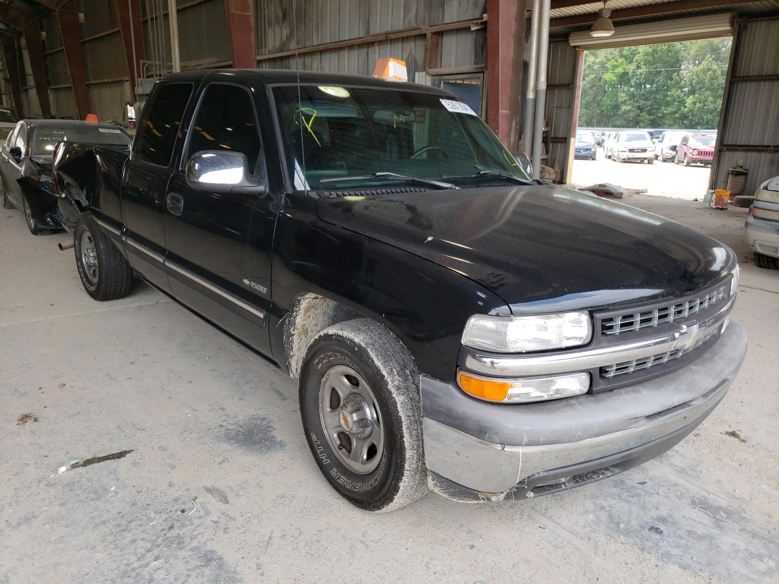 CHEVROLET SILVERADO 1999 with VIN 2GCEC19T3X1298140 - Photo from auction