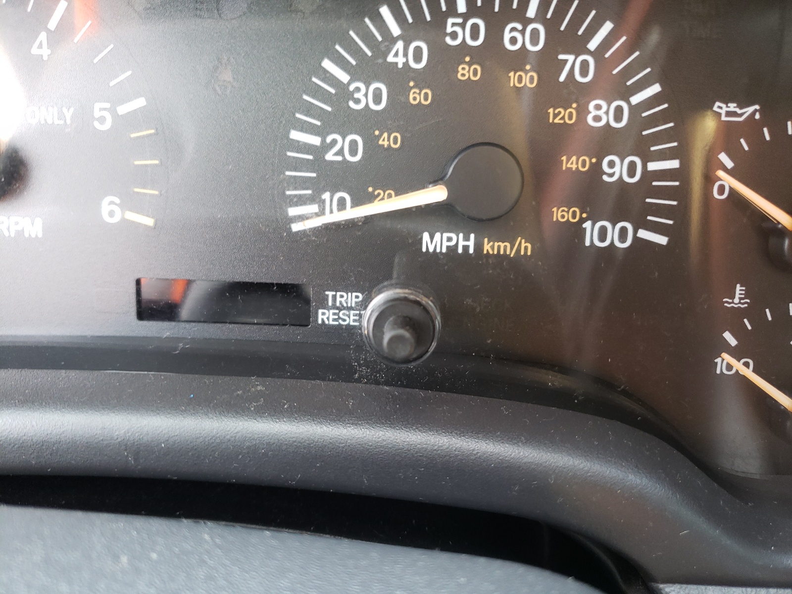 Photo 8 from auction – 1999 JEEP CHEROKEE S with VIN 1J4FF68S3XL505230