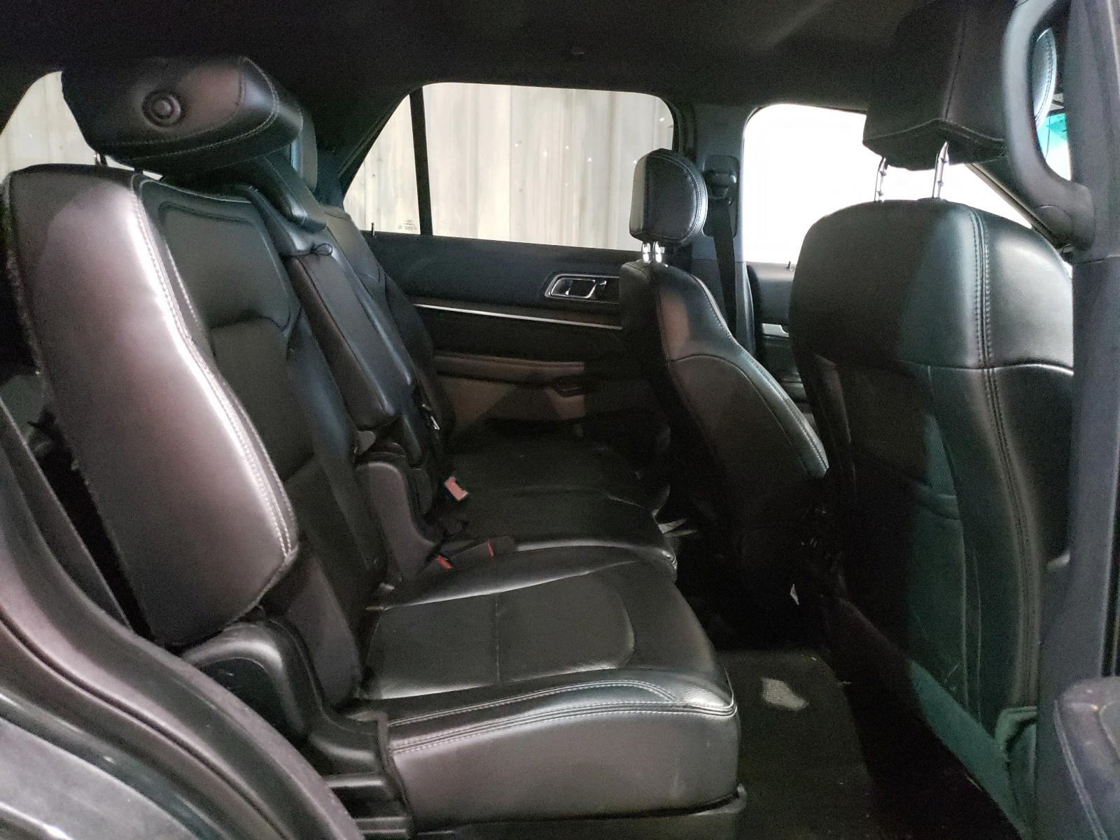 Photo 6 from auction – 2016 FORD EXPLORER L with VIN 1FM5K8F88GGC23637