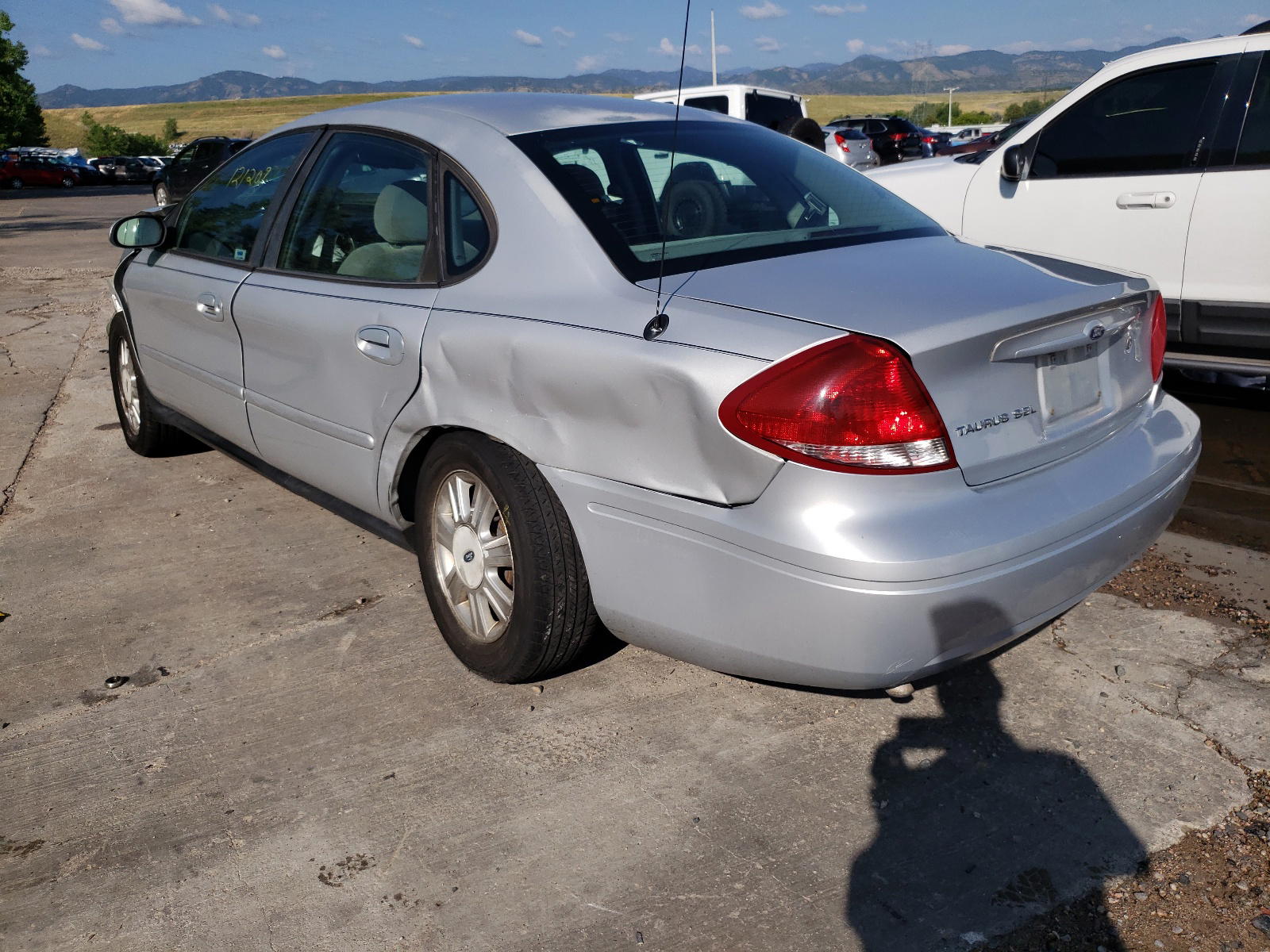 Photo 3 from auction – 2006 FORD TAURUS SEL with VIN 1FAFP56U46A192559