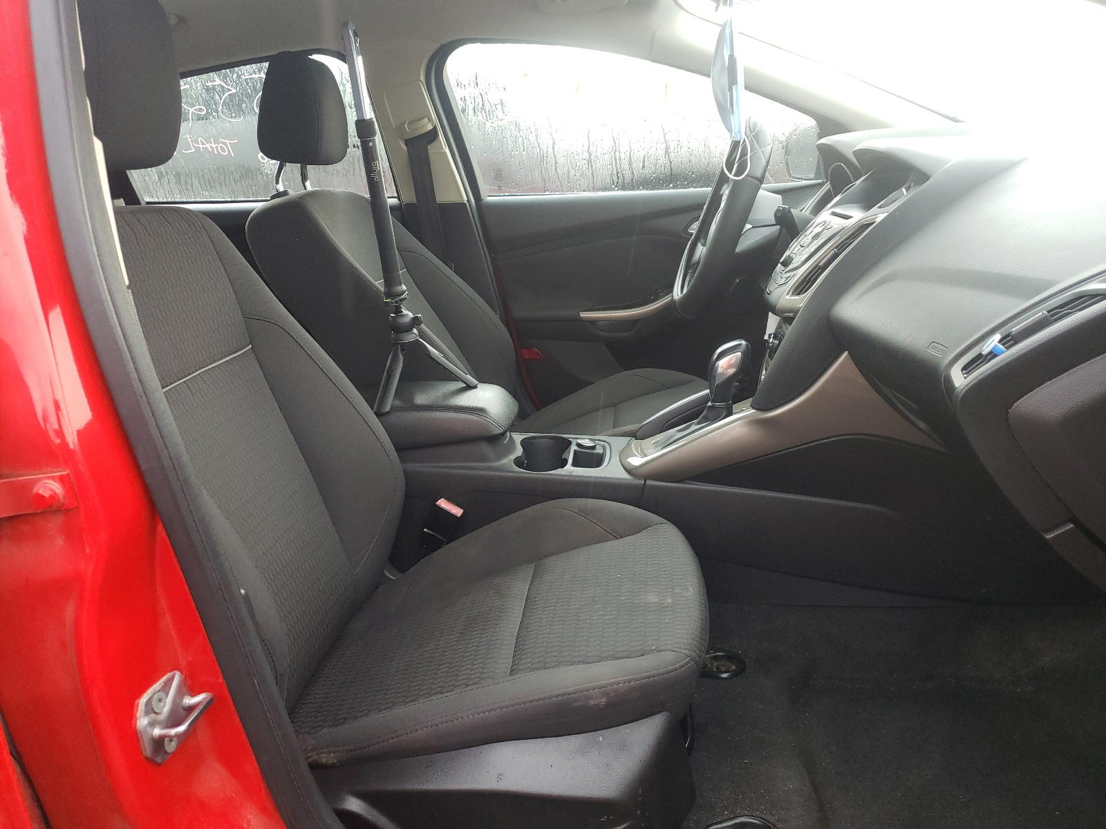 Photo 5 from auction – 2012 FORD FOCUS SEL with VIN 1FAHP3M2XCL333519