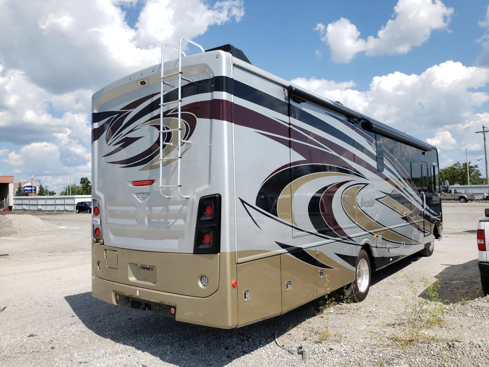 Photo 7 from auction – 2018 FLEETWOOD BOUNDER with VIN 1F66F5DY6H0A15042