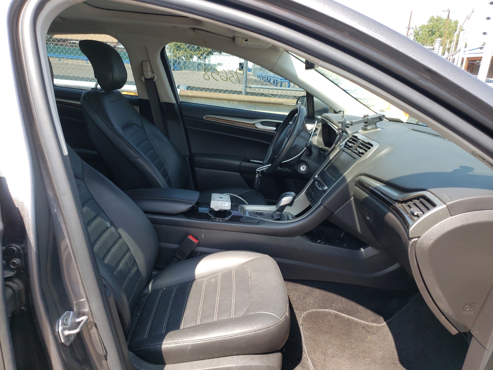 Photo 5 from auction – 2014 FORD FUSION SE with VIN 3FA6P0LU4ER219786