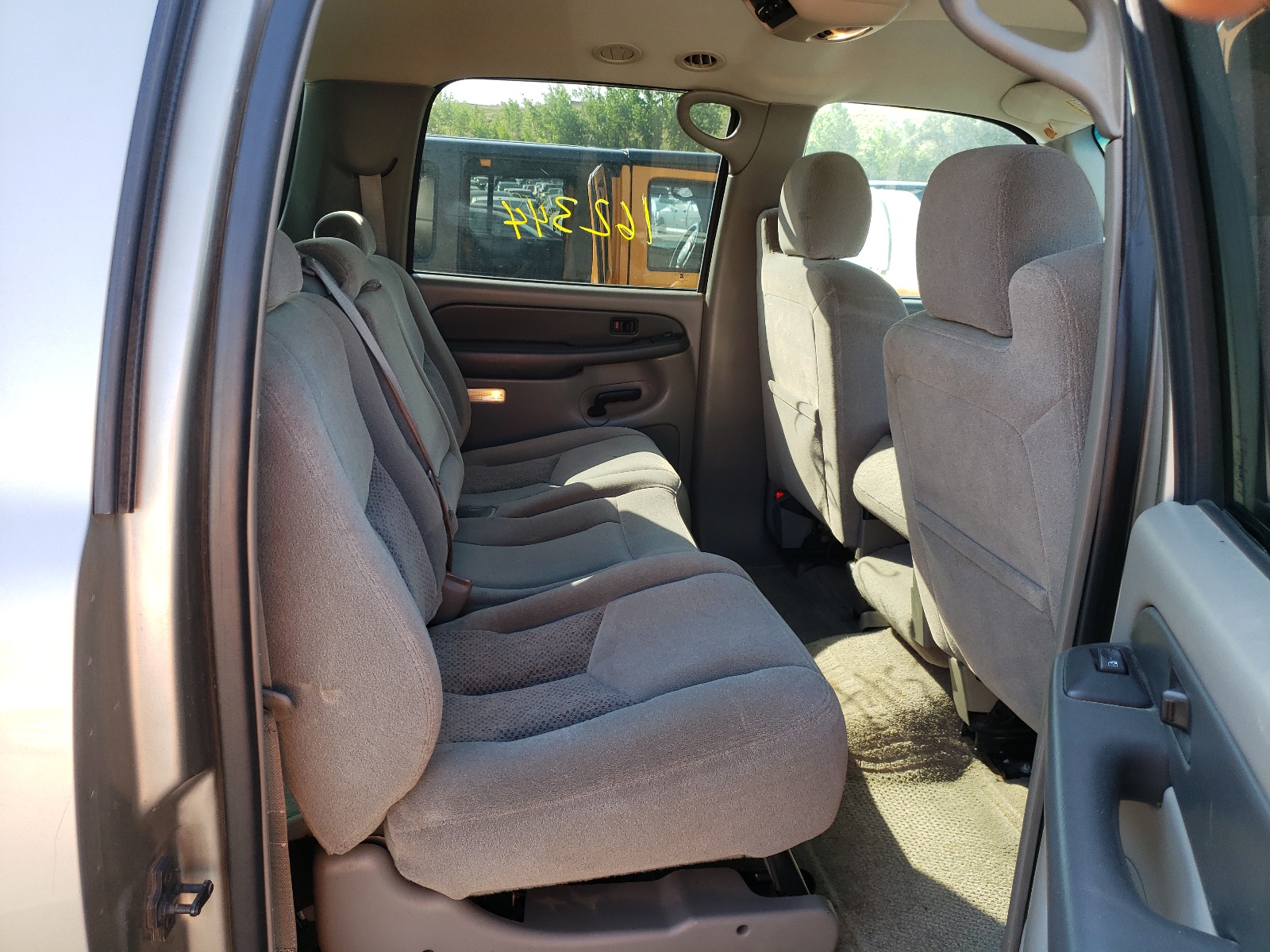 Photo 6 from auction – 2003 CHEVROLET SUBURBAN K with VIN 3GNFK16Z23G322551