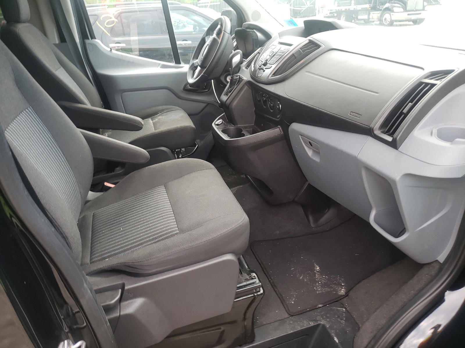 Photo 5 from auction – 2019 FORD TRANSIT T- with VIN 1FBVU4XM6KKB02800