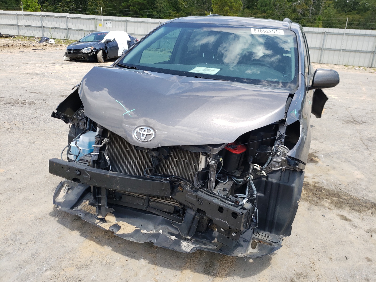 Photo 9 from auction – 2016 TOYOTA SIENNA SE with VIN 5TDXK3DC9GS762541
