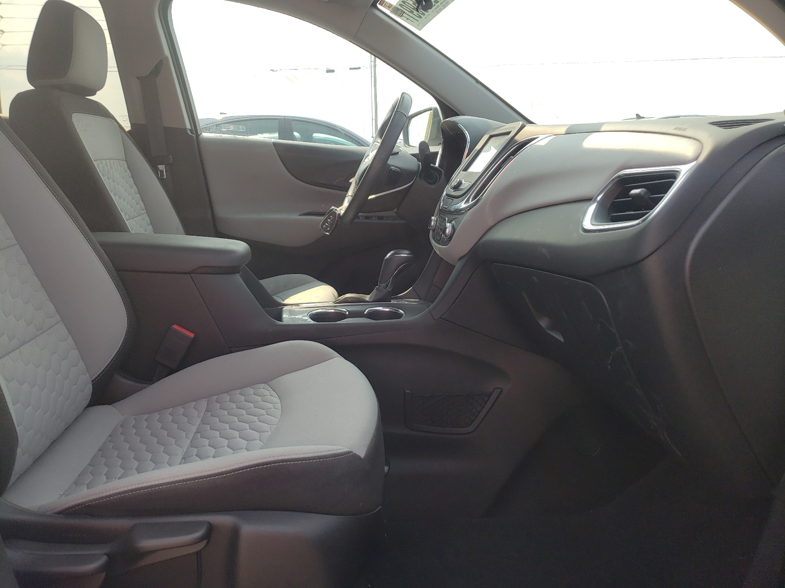 Photo 5 from auction – 2018 CHEVROLET EQUINOX LT with VIN 3GNAXJEV0JL390507