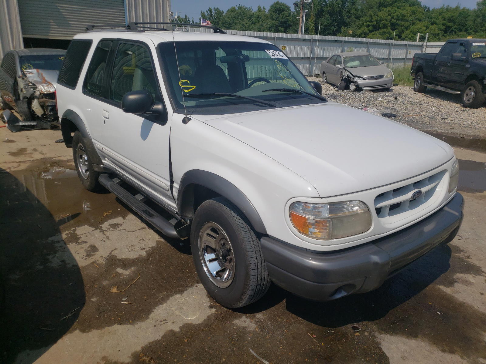 FORD EXPLORER S 2000 with VIN 1FMYU60X2YUA71031 - Photo from auction