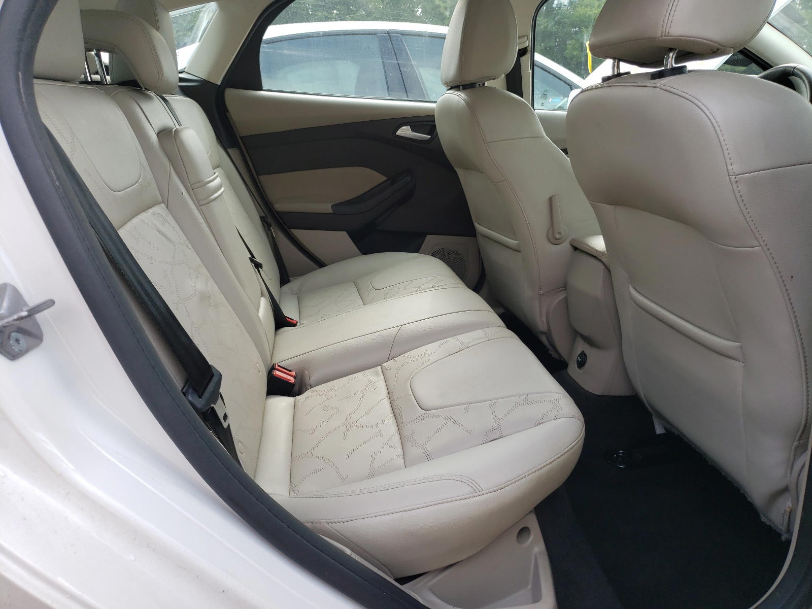 Photo 6 from auction – 2014 FORD FOCUS BEV with VIN 1FADP3R4XEL353300
