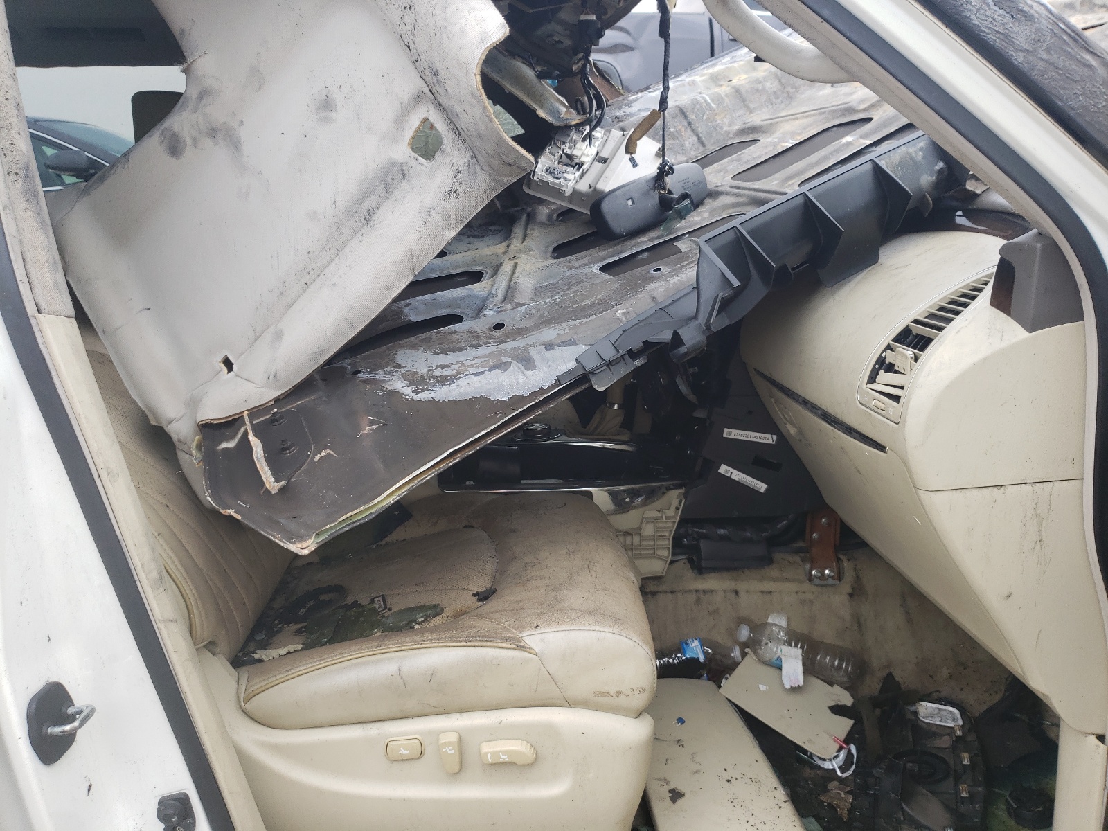 Photo 5 from auction – 2011 INFINITI QX56 with VIN JN8AZ2NE3B9006274