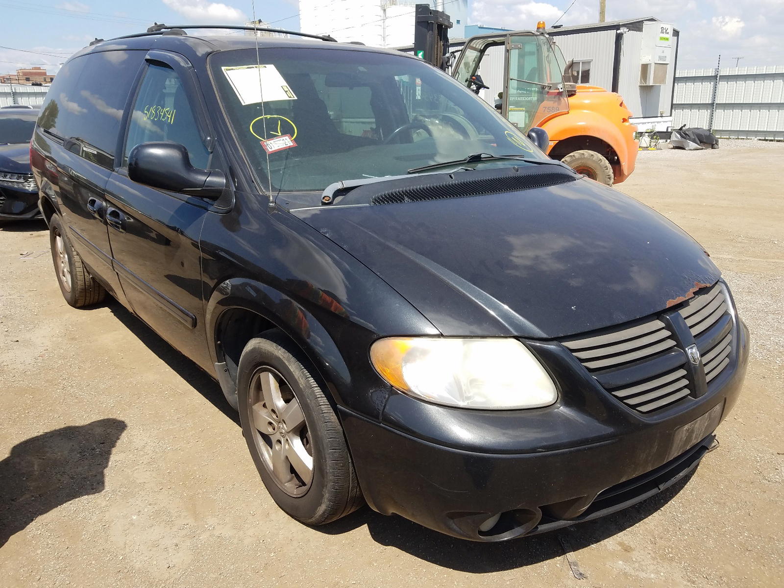 DODGE GRAND CARA 2005 with VIN 2D4GP44L65R112209 - Photo from auction