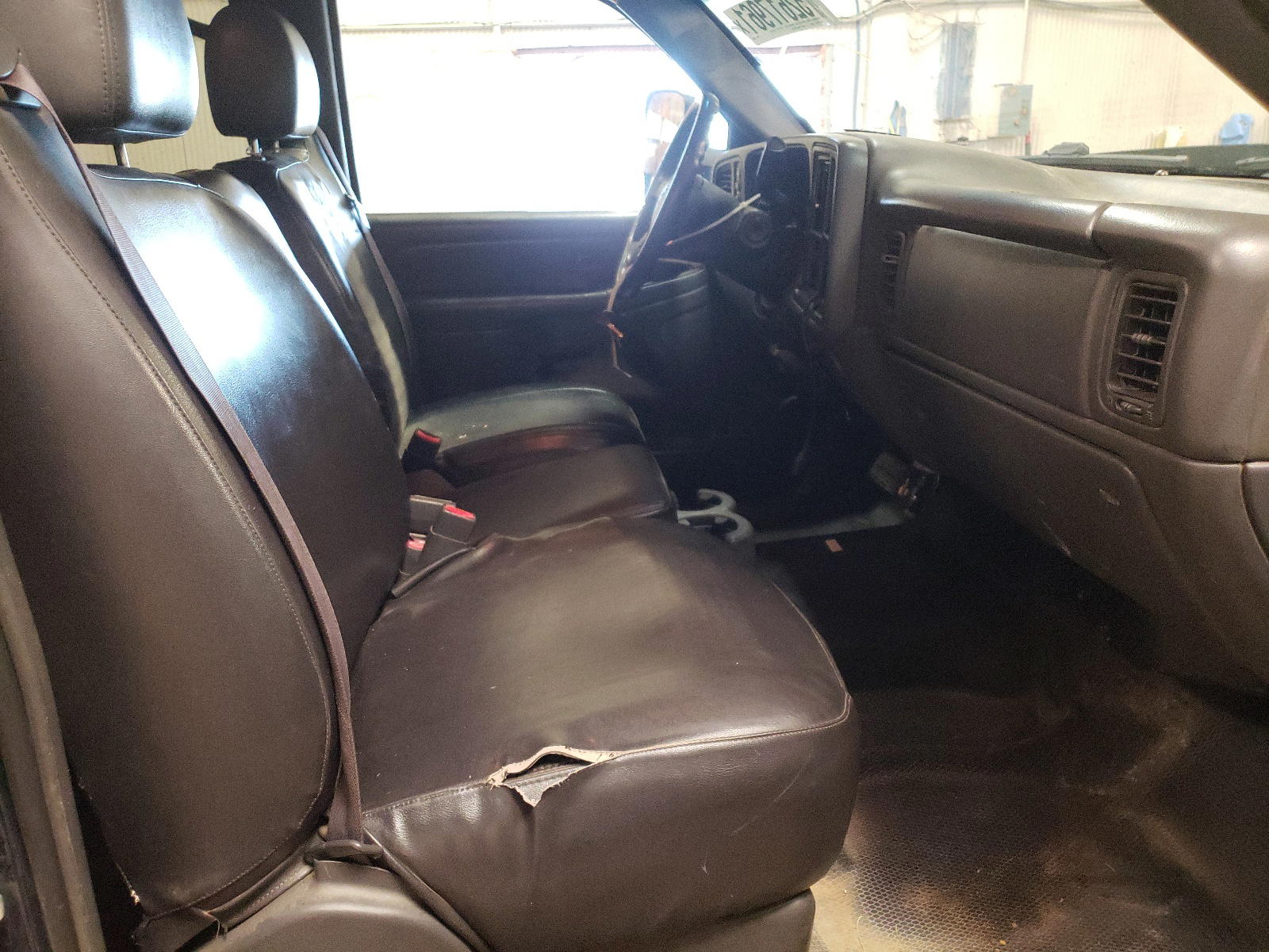 Photo 5 from auction – 2006 CHEVROLET SILVERADO with VIN 1GCHK33226F134302