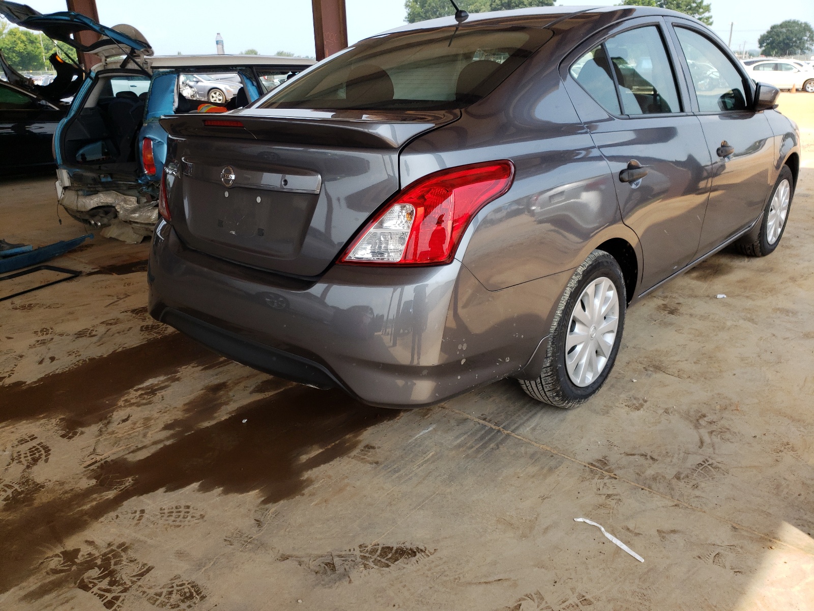 Photo 4 from auction – 2018 NISSAN VERSA S with VIN 3N1CN7AP7JL857300