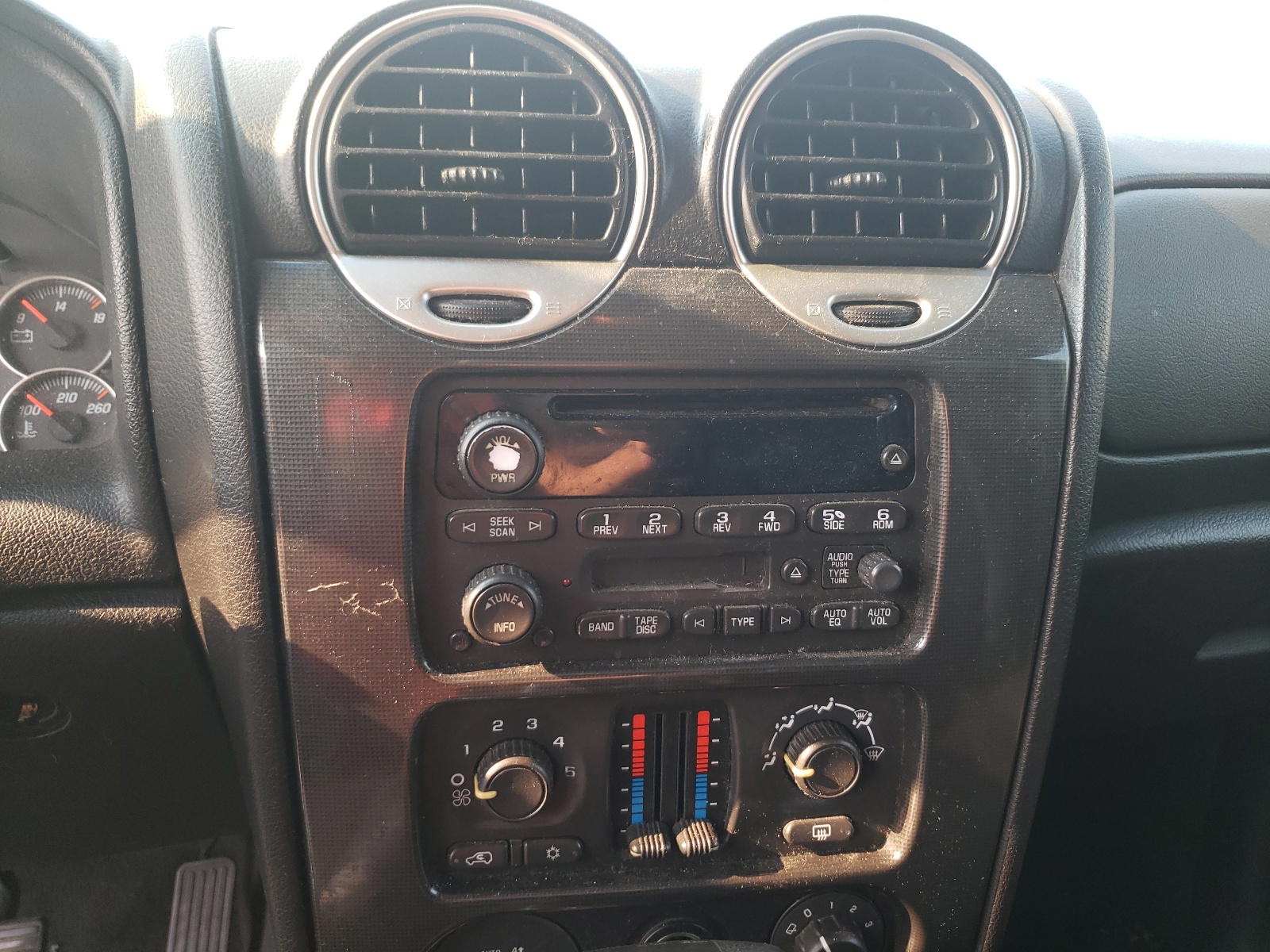 Photo 9 from auction – 2006 GMC ENVOY with VIN 1GKDT13S962156728