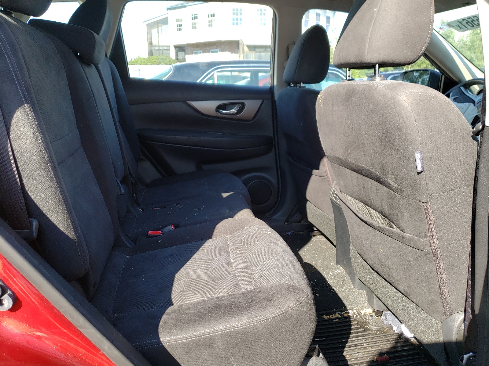 Photo 6 from auction – 2015 NISSAN ROGUE S with VIN KNMAT2MV1FP506126