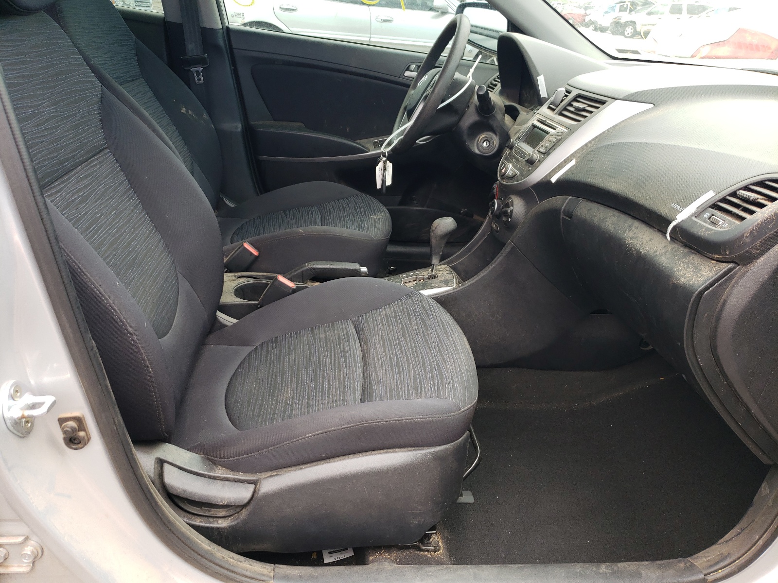 Photo 5 from auction – 2017 HYUNDAI ACCENT SE with VIN KMHCT5AE7HU330701