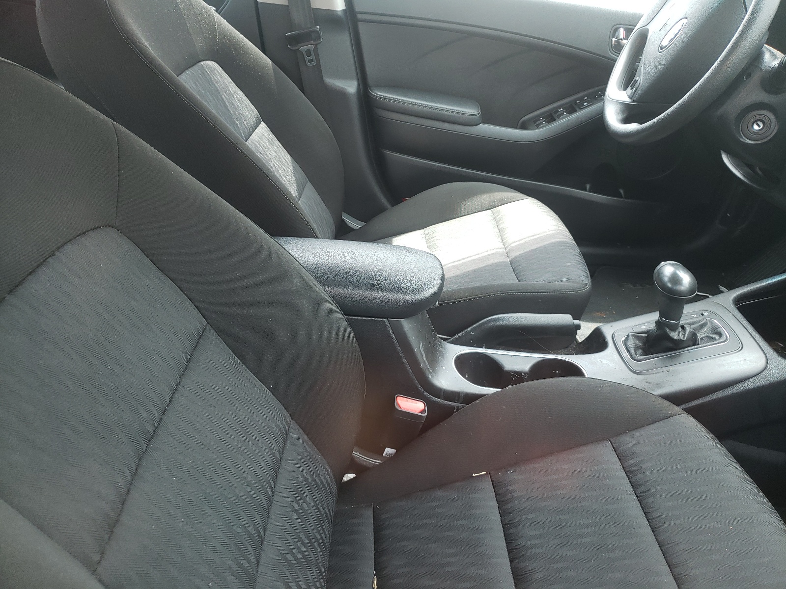 صورة رقم 5 من المزاد - 2016 KIA FORTE LX مع VIN KNAFK4A67G5437938