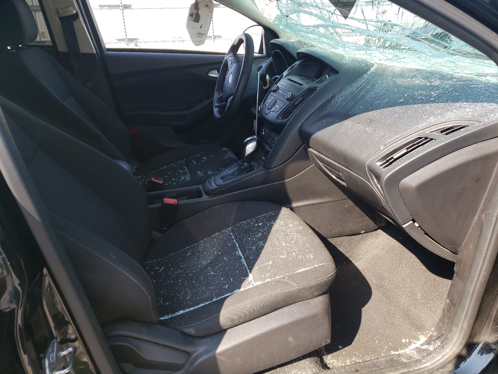 Фото 5 с аукциона – 2015 FORD FOCUS SE с VIN 1FADP3K24FL368756