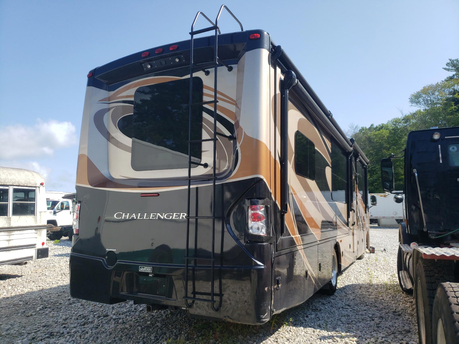 Photo 4 from auction – 2016 THMC MOTORHOME with VIN 1F66F5DY4G0A14969