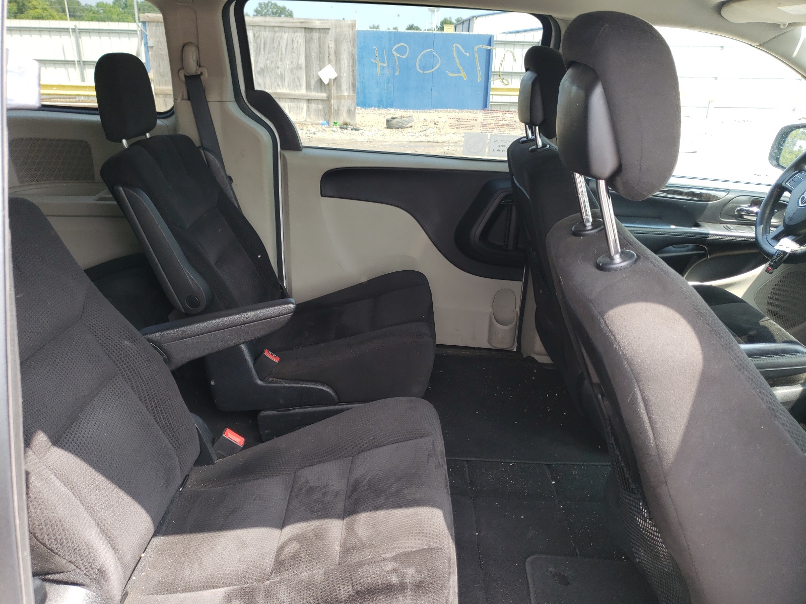 Photo 6 from auction – 2015 DODGE GRAND CARA with VIN 2C4RDGBG1FR569176