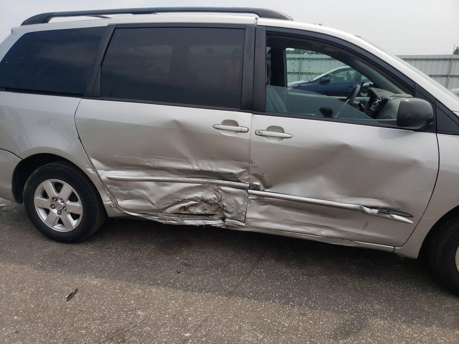 Photo 9 from auction – 2004 TOYOTA SIENNA CE with VIN 5TDZA23C14S108510