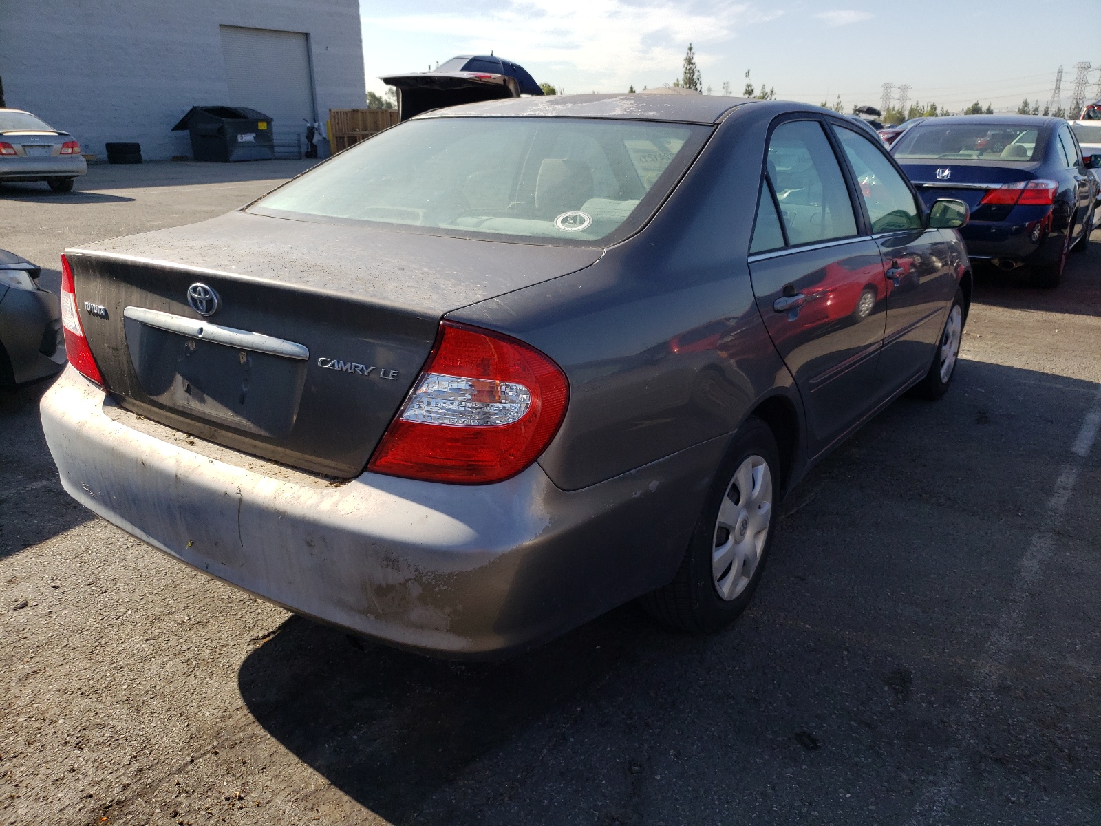 Photo 4 from auction – 2003 TOYOTA CAMRY LE with VIN 4T1BE32K13U697469