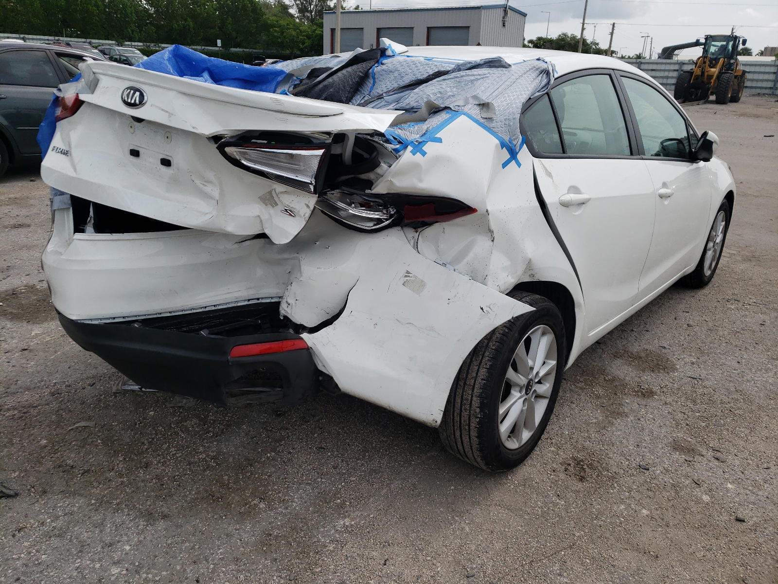 Photo 4 from auction – 2017 KIA FORTE LX with VIN 3KPFL4A79HE052010