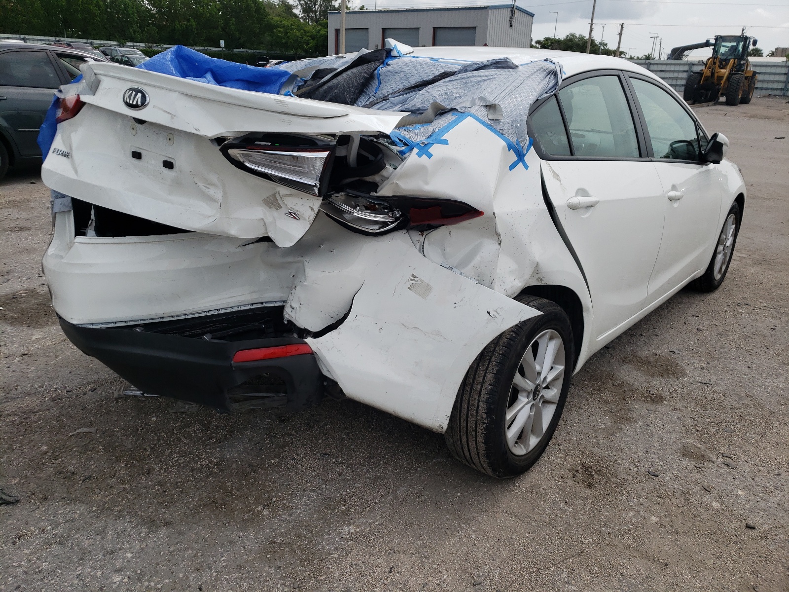 صورة رقم 4 من المزاد - 2017 KIA FORTE LX مع VIN 3KPFL4A79HE052010