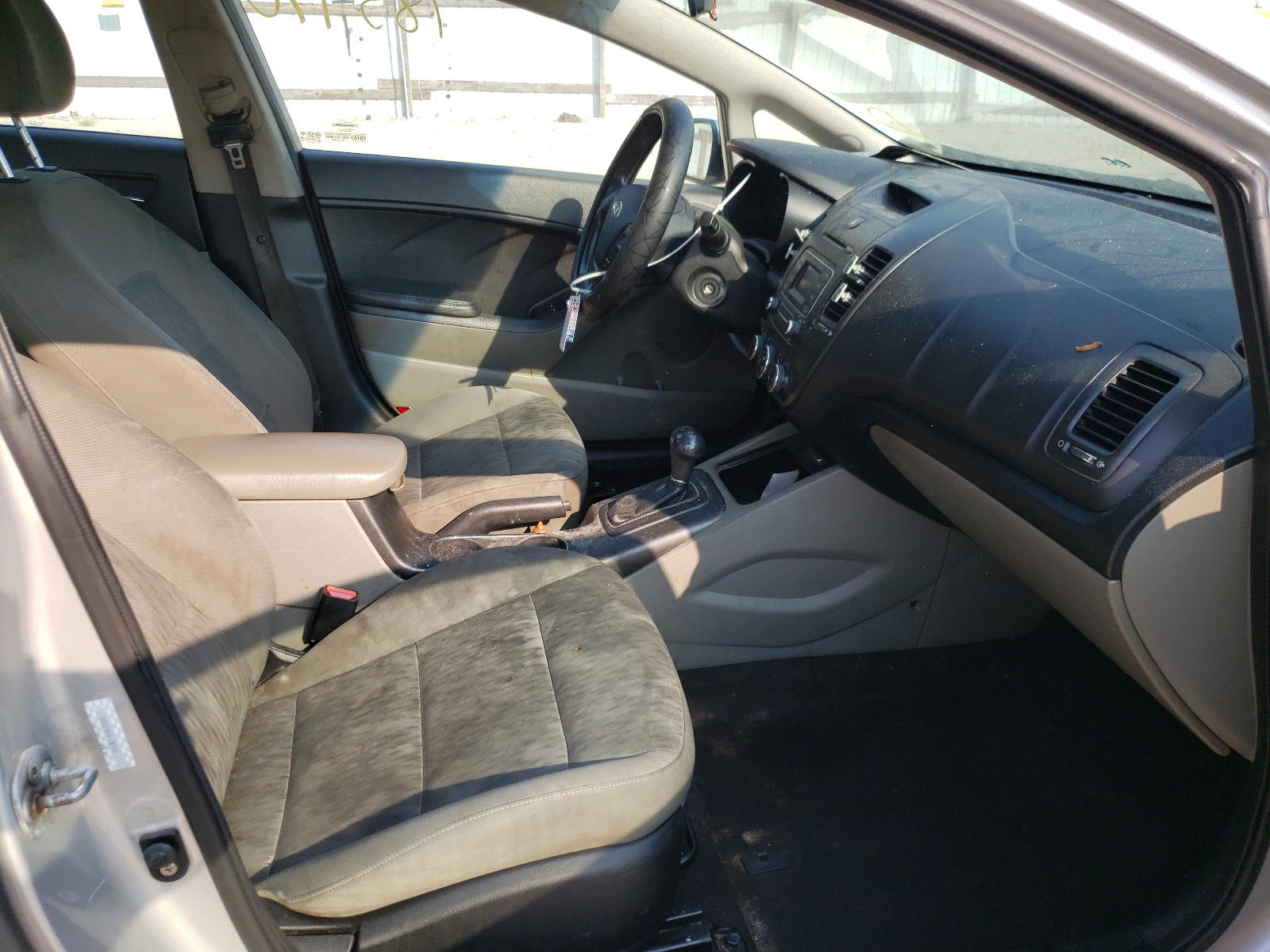 Photo 5 from auction – 2015 KIA FORTE LX with VIN KNAFK4A60F5387690