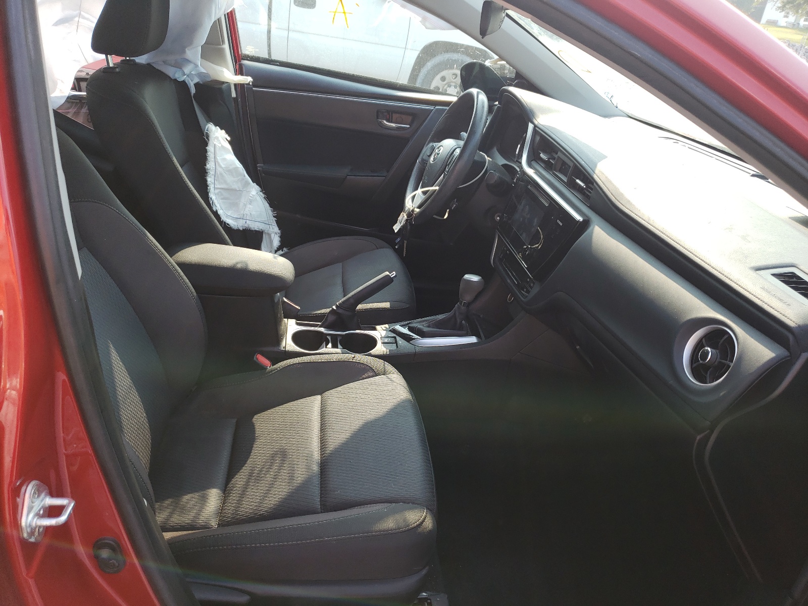 Photo 5 from auction – 2017 TOYOTA COROLLA L with VIN 5YFBURHE0HP660056