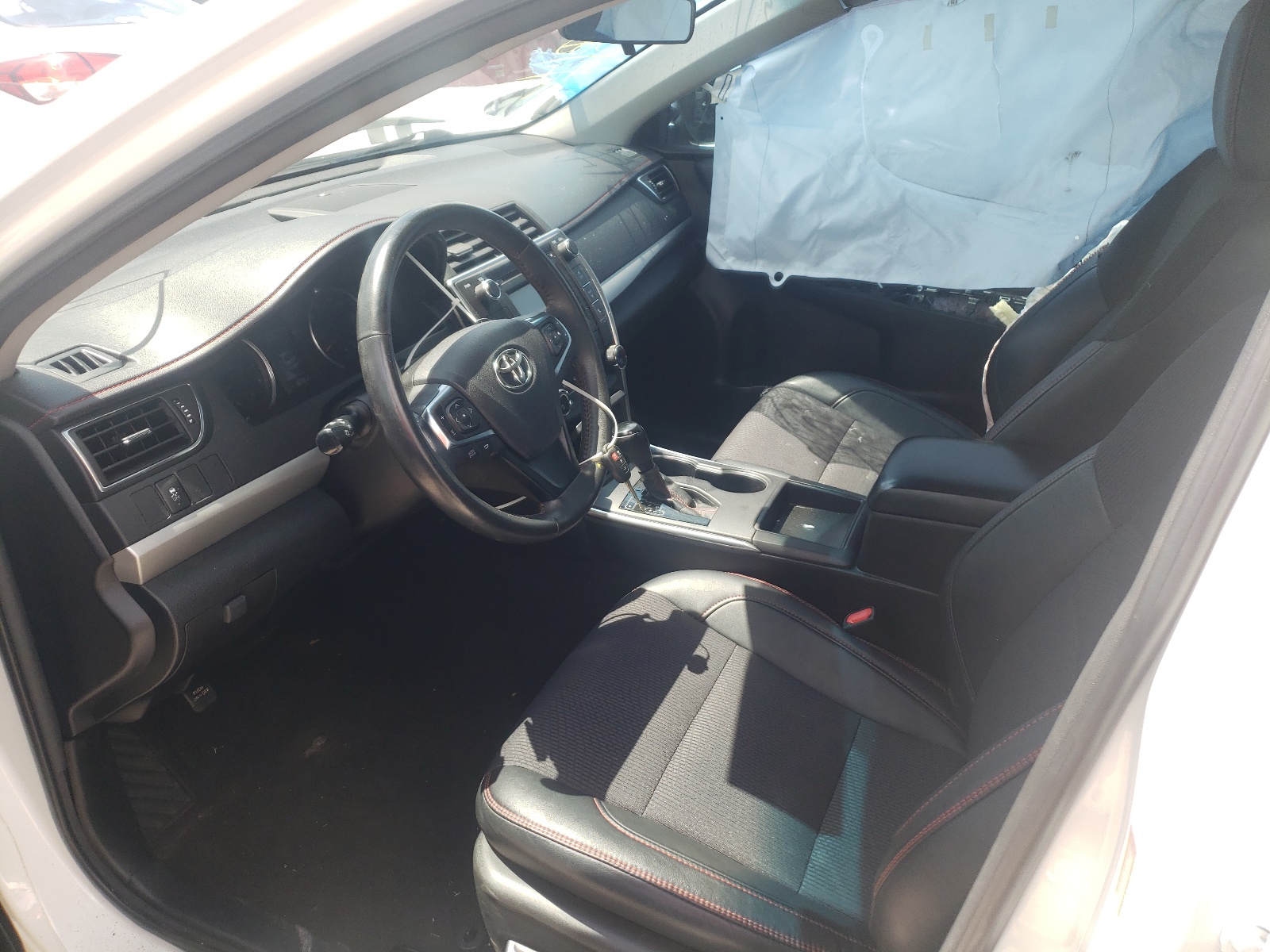 Photo 5 from auction – 2017 TOYOTA CAMRY LE with VIN 4T1BF1FK4HU633882