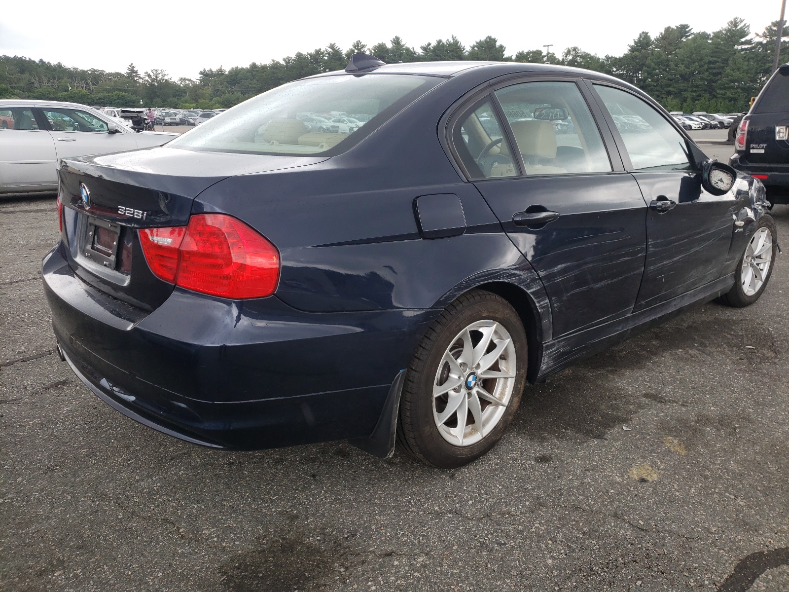 Photo 4 from auction – 2010 BMW 328 XI SUL with VIN WBAPK5C57AA653012