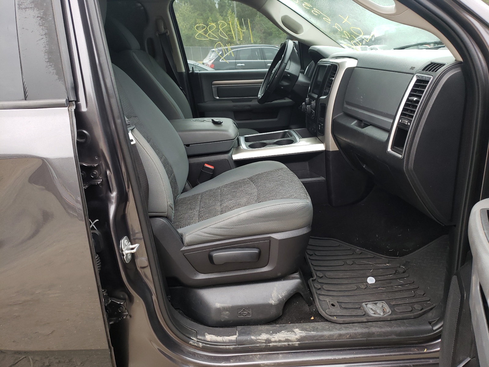 Photo 5 from auction – 2016 RAM 1500 SLT with VIN 1C6RR7LGXGS231217