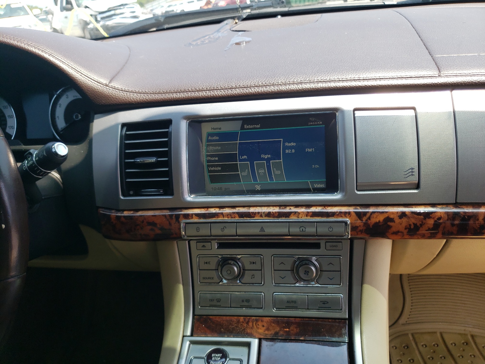 Photo 9 from auction – 2009 JAGUAR XF LUXURY with VIN SAJWA05B89HR03496