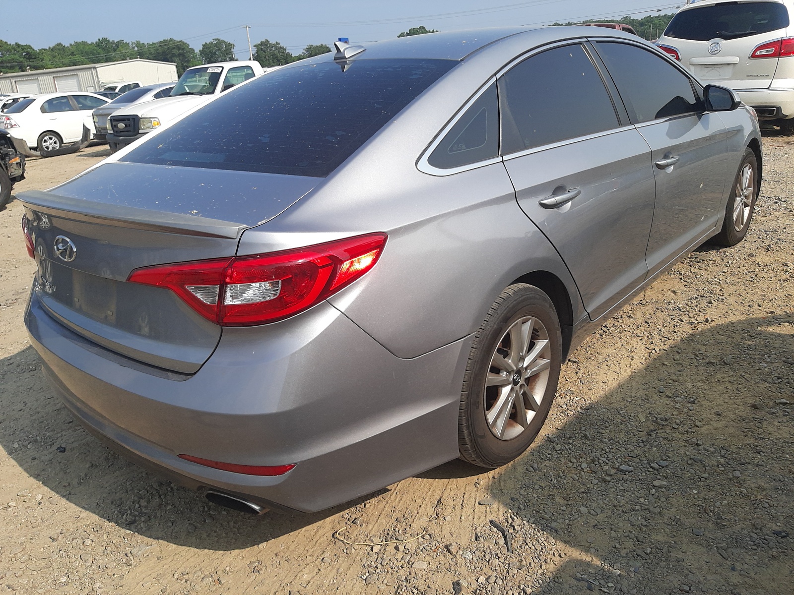 Photo 4 from auction – 2015 HYUNDAI SONATA SE with VIN 5NPE24AF9FH022181