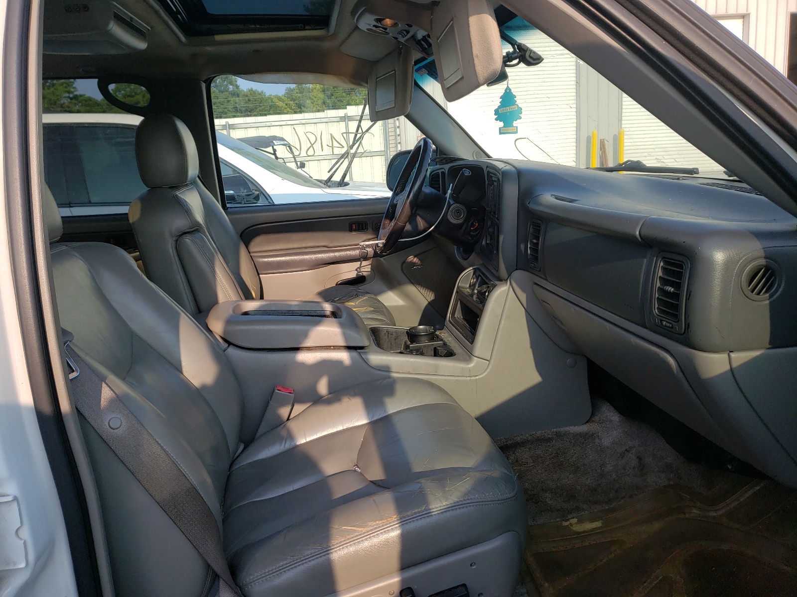 Photo 5 from auction – 2003 CHEVROLET SUBURBAN C with VIN 3GNEC16Z93G239885