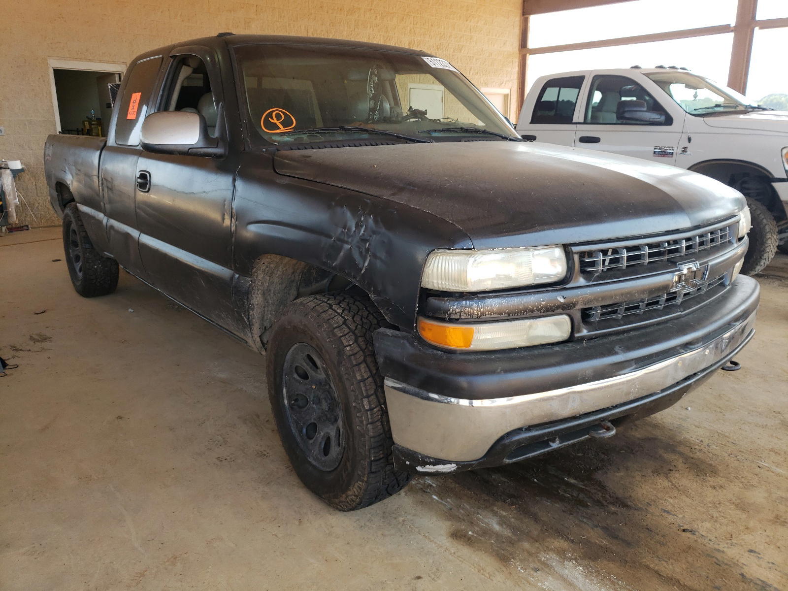 CHEVROLET SILVERADO 1999 with VIN 1GCEK19V4XE210862 - Photo from auction
