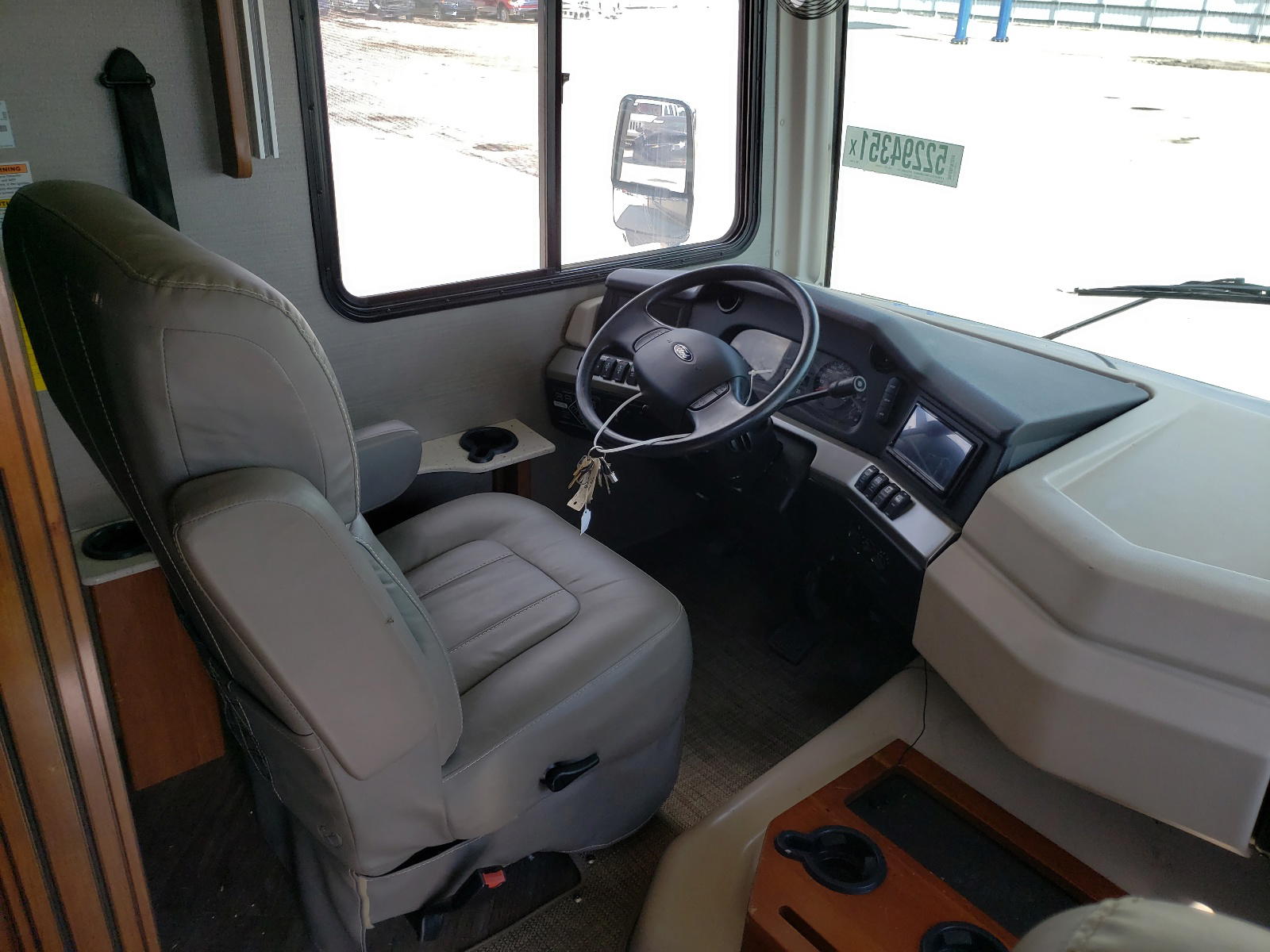 Photo 9 from auction – 2018 FLEETWOOD BOUNDER with VIN 1F66F5DY6H0A15042