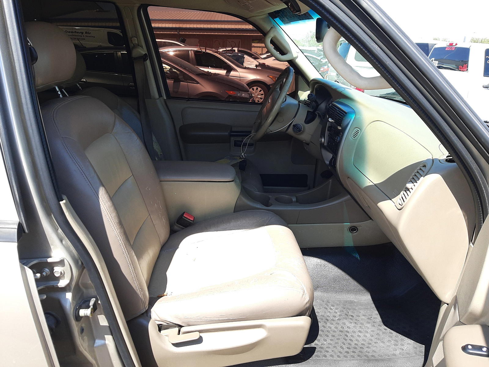 Photo 18 from auction – 2005 FORD EXPLORER S with VIN 1FMDU67K55UA48461