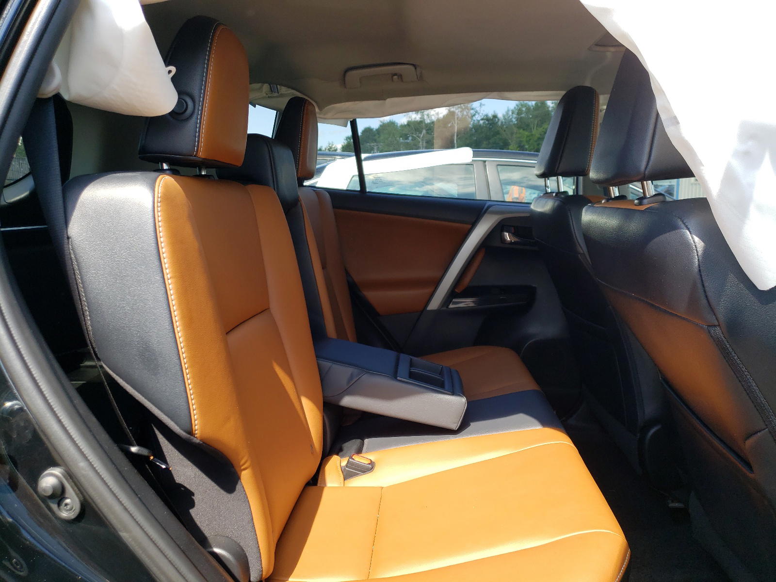 Photo 6 from auction – 2016 TOYOTA RAV4 LIMIT with VIN 2T3DFREV3GW472627