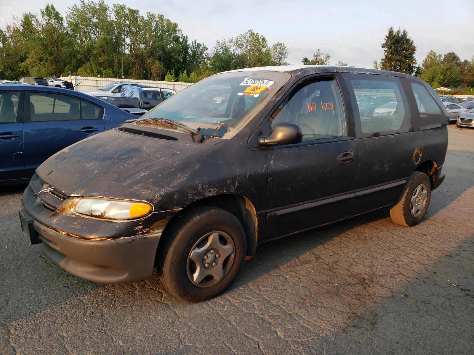 Photo 10 from auction – 2000 DODGE CARAVAN with VIN 2B4GP2532YR501544