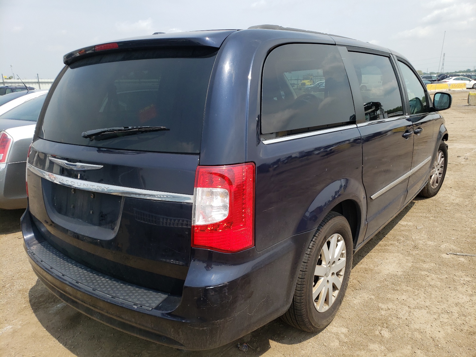 Photo 4 from auction – 2011 CHRYSLER TOWN & COU with VIN 2A4RR8DG0BR749421