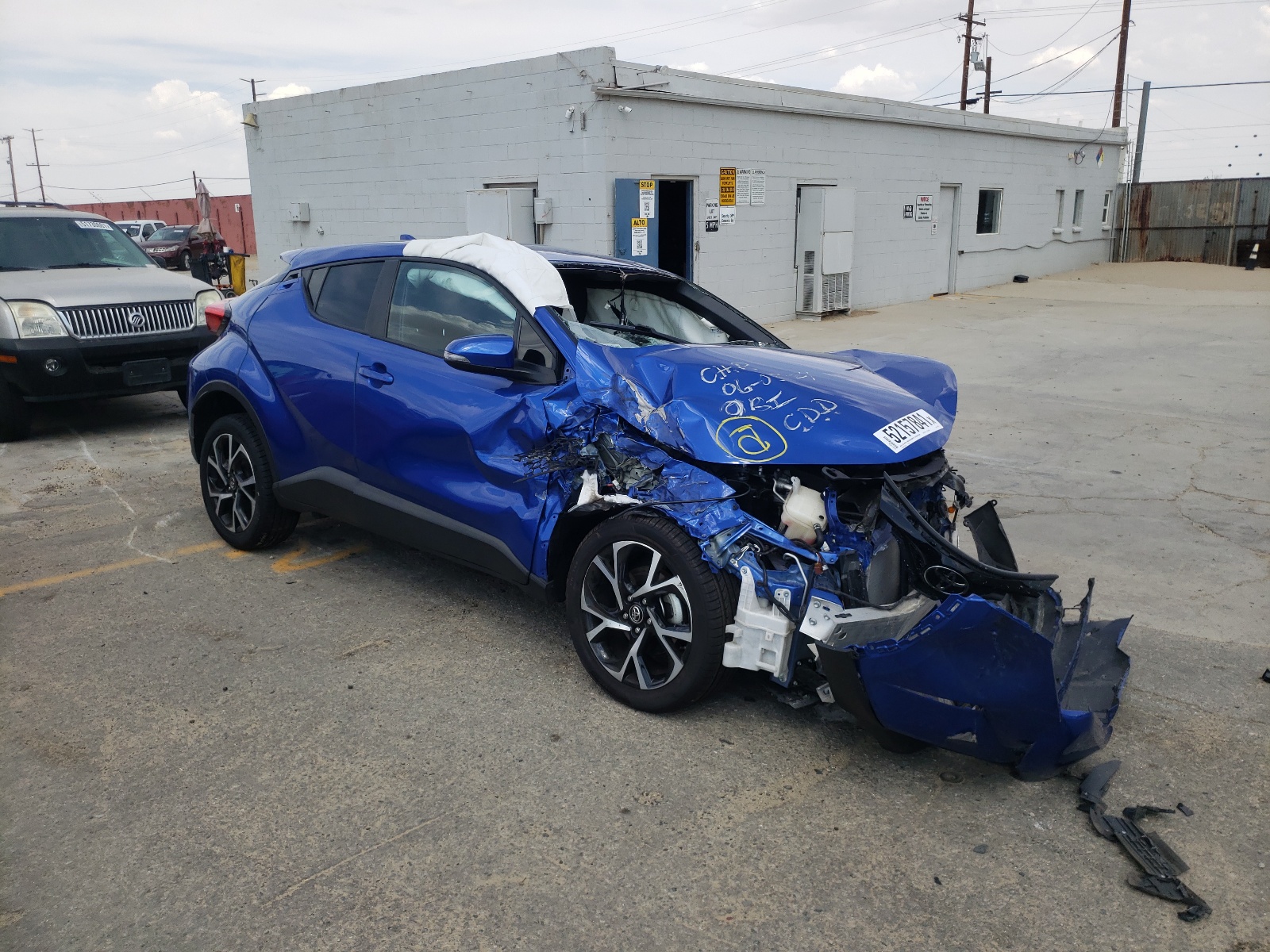 TOYOTA C-HR 2018 with VIN NMTKHMBX7JR012159 - Photo from auction