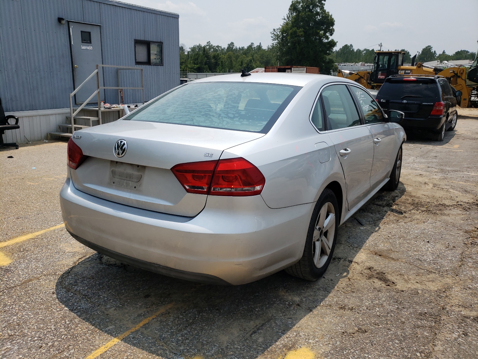 Photo 4 from auction – 2013 VOLKSWAGEN PASSAT SE with VIN 1VWBP7A32DC043441