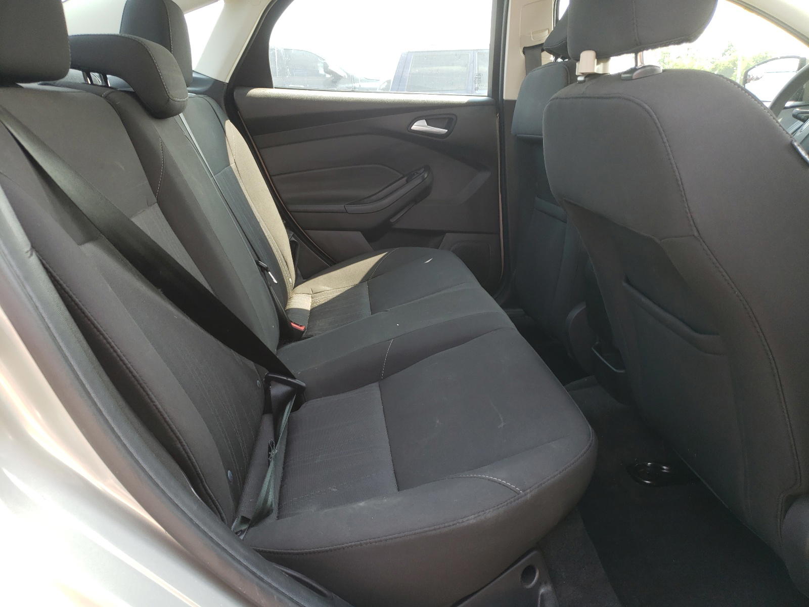 Photo 6 from auction – 2015 FORD FOCUS SE with VIN 1FADP3F20FL384351