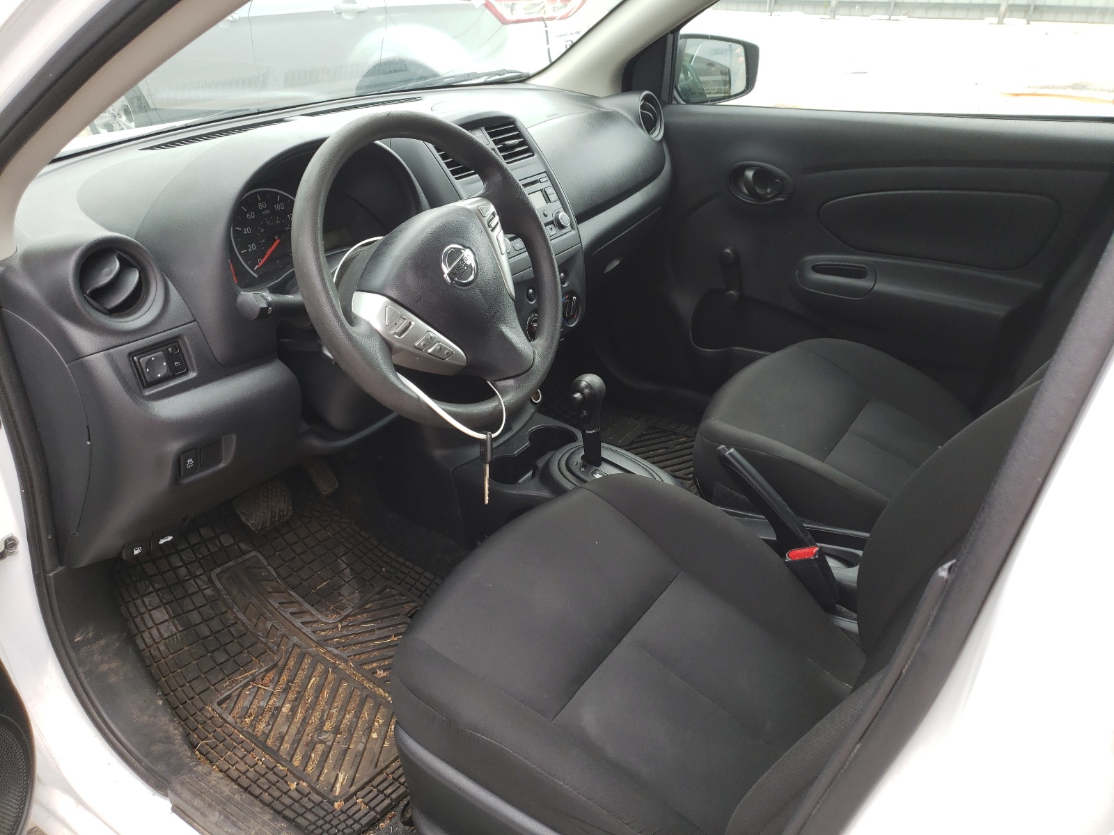 Photo 5 from auction – 2017 NISSAN VERSA S with VIN 3N1CN7APXHL870813
