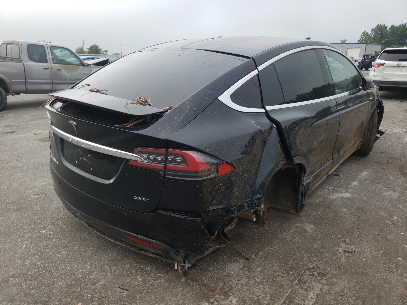 Photo 4 from auction – 2017 TESLA MODEL X with VIN 5YJXCDE2XHF053924
