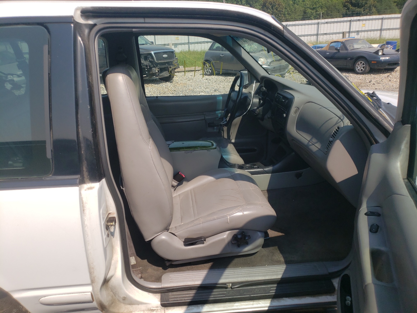 Zdjęcie 5 z aukcji – 2000 FORD EXPLORER S z VIN 1FMYU60X2YUA71031