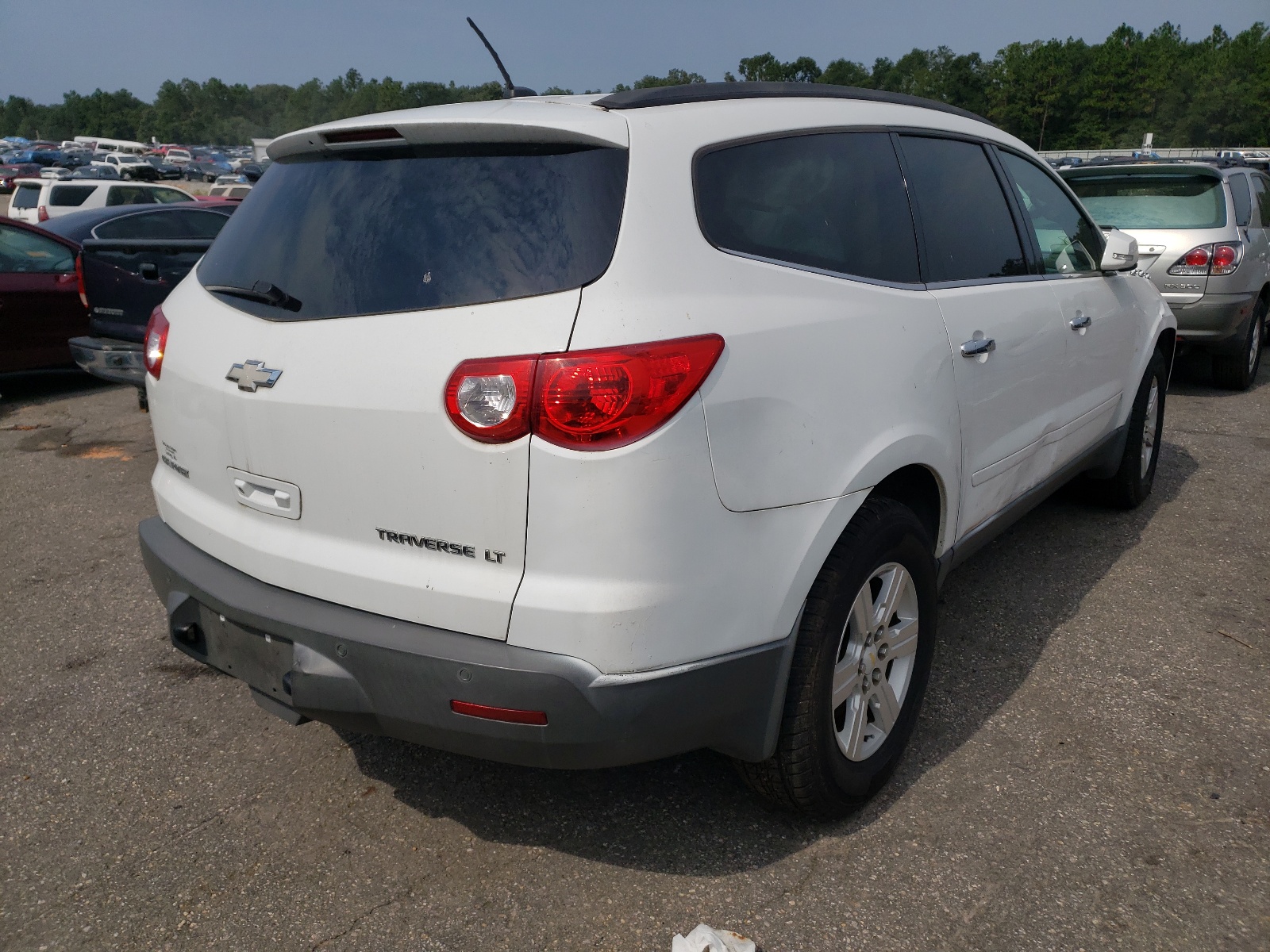 Photo 4 from auction – 2010 CHEVROLET TRAVERSE L with VIN 1GNLRGED9AS115460