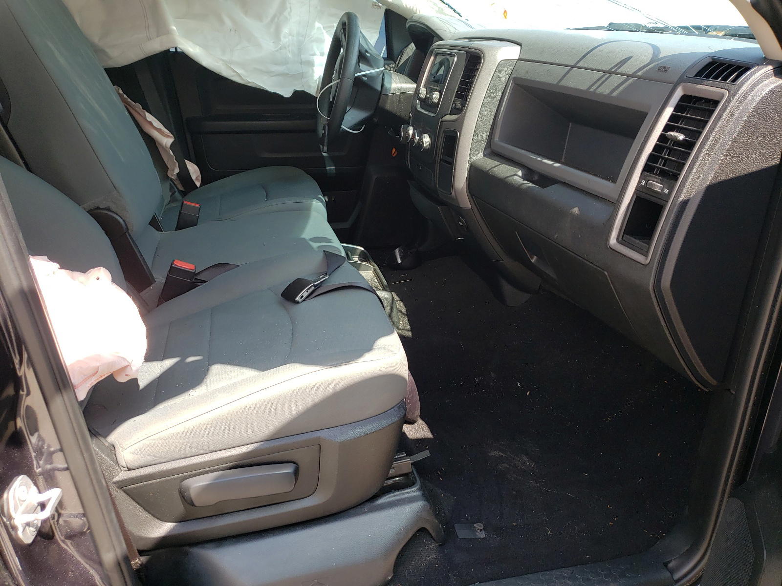 Photo 5 from auction – 2018 RAM 1500 ST with VIN 1C6RR7KG1JS253647